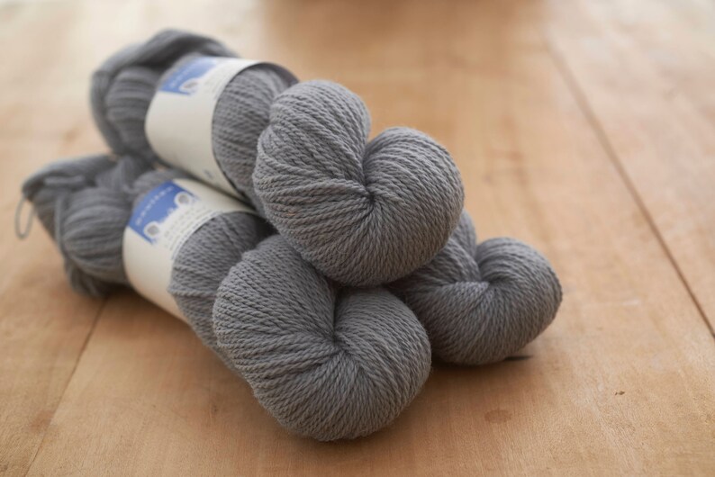 worsted spun 4 ply Border Leicester yarn Light grey Wainstones