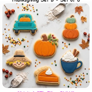 Puede incluir: Un conjunto de seis galletas con temática de Acción de Gracias que incluye un camión azul verdoso con una calabaza, tres calabazas apiladas, una calabaza con hojas, una cara de espantapájaros, una taza con nata y un trozo de tarta de calabaza con el texto Thanksgiving Set B - Set of 6 y *Digital STL Files ONLY*.