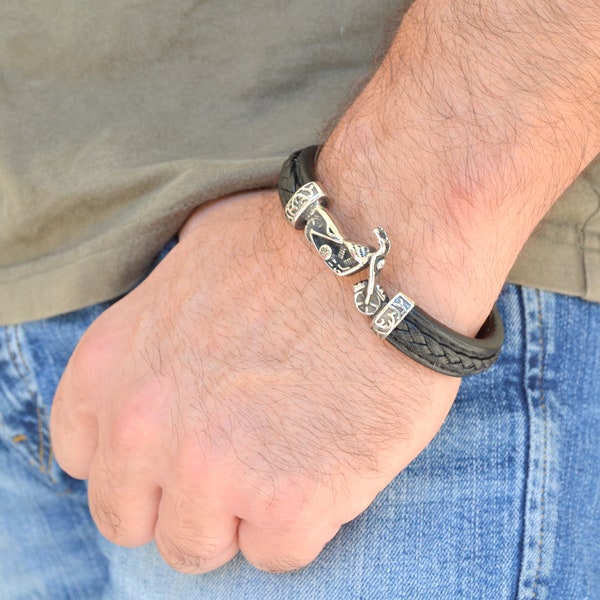 bracelet homme, cuir tressé noir et marron, perle coulissante, moto biker, fermoir magnétique, métal argenté