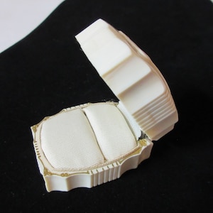 Vintage 1930&#39;s Celluloid Ring Box White