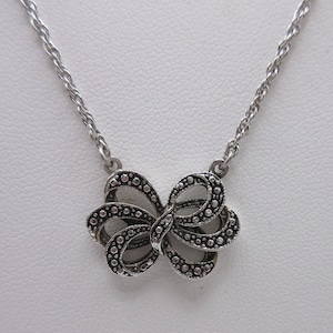 Vintage signed Avon Silver Tone BOW Necklace