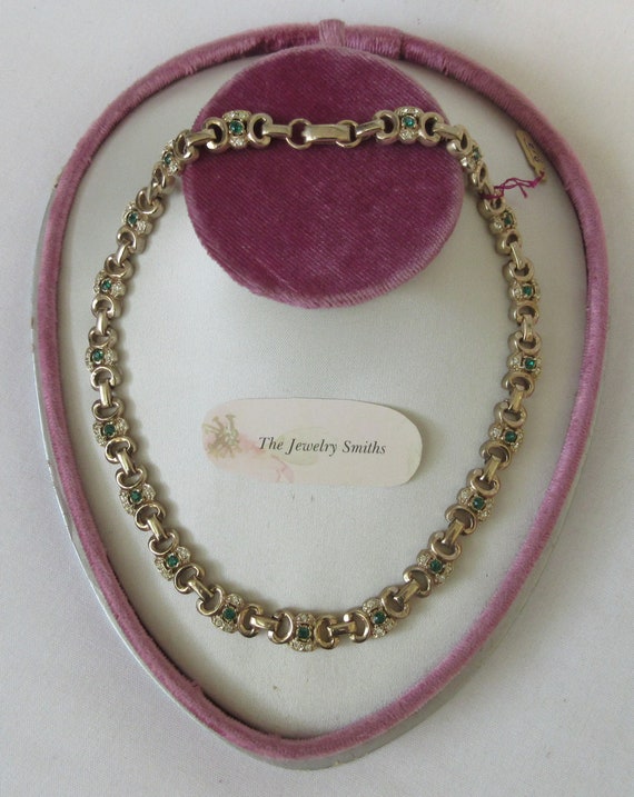 Lovely signed LUSTERN Necklace accented with Green