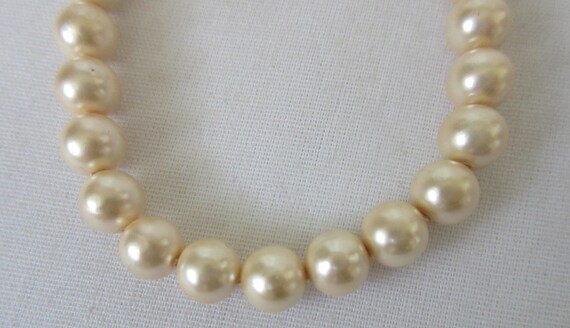 Vintage Madame Pompadour Faux Pearl Single Strand… - image 2