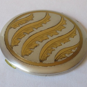Lovely Zell vintage Compact 1950&#39;s fern accents