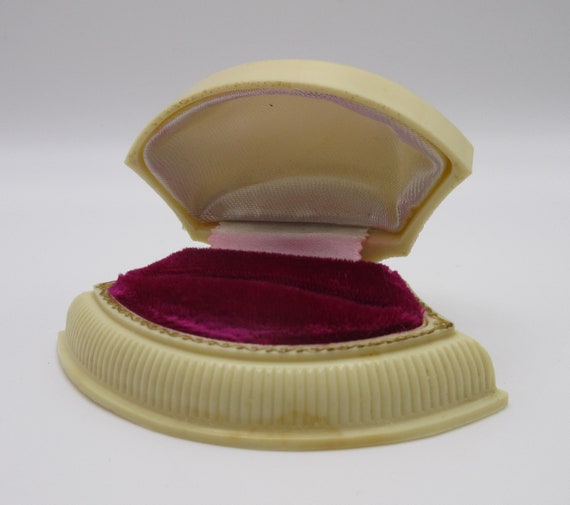 Vintage Celluliod Clam Shell Ring Box