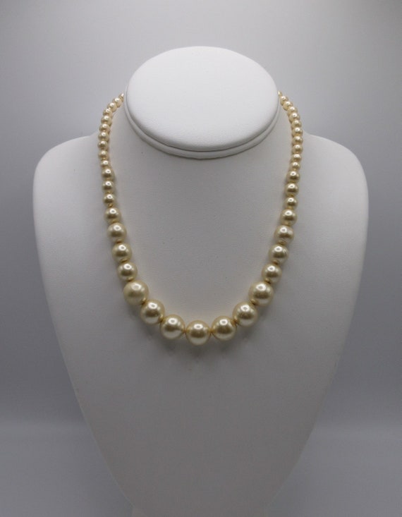 Vintage Single Strand Faux Pearls Necklace