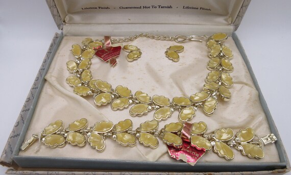 Vintage Lona Fifth Ave. Parure with Lucite Accent… - image 7