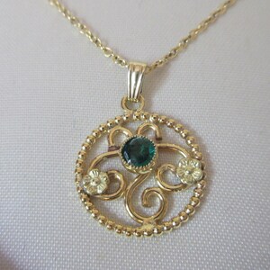 Vintage Art Deco Pendant Necklace with Emerald Green Rhinestone