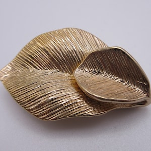Estate signed Amway Leaf Brooch
