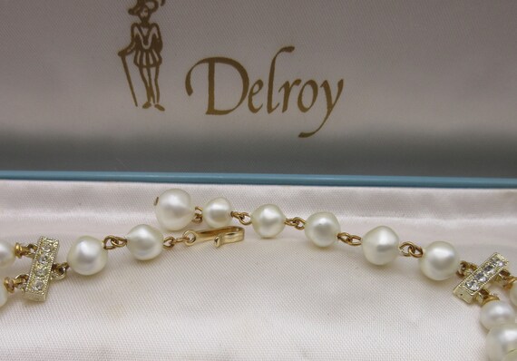 Vintage DELROY Knotted Baroque faux Pearl and Cry… - image 5