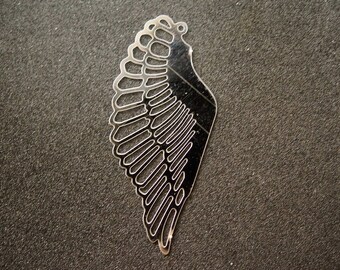 Form wings SILVERED METAL MEDALLION