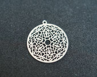 MEDAILLON EN METAL ARGENTE MANDALA