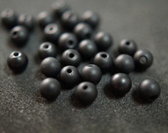 25 PERLES Matte Black stone onyx  4 mm N3