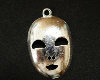 PENDENTIF MASQUE en métal argenté