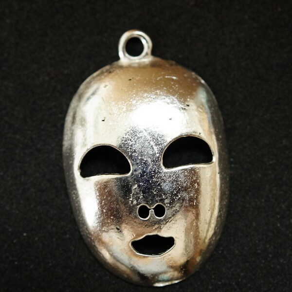 PENDENTIF MASQUE en métal argenté