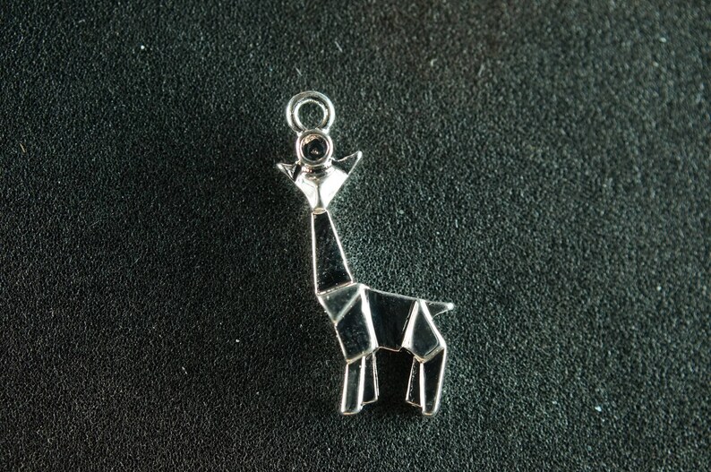 Giraffe origami charm in silver metal N149 image 1