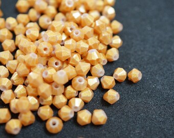 25 TOOPIES 4 mm in yellow CRYSTAL N1