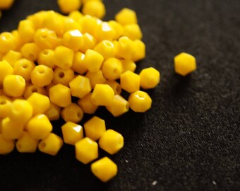 25 BICONES 4 mm Crystal yellow N37