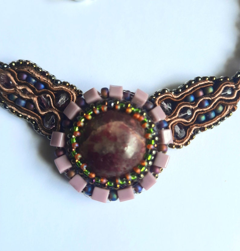 Collier artisanale avec rhodonite image 3