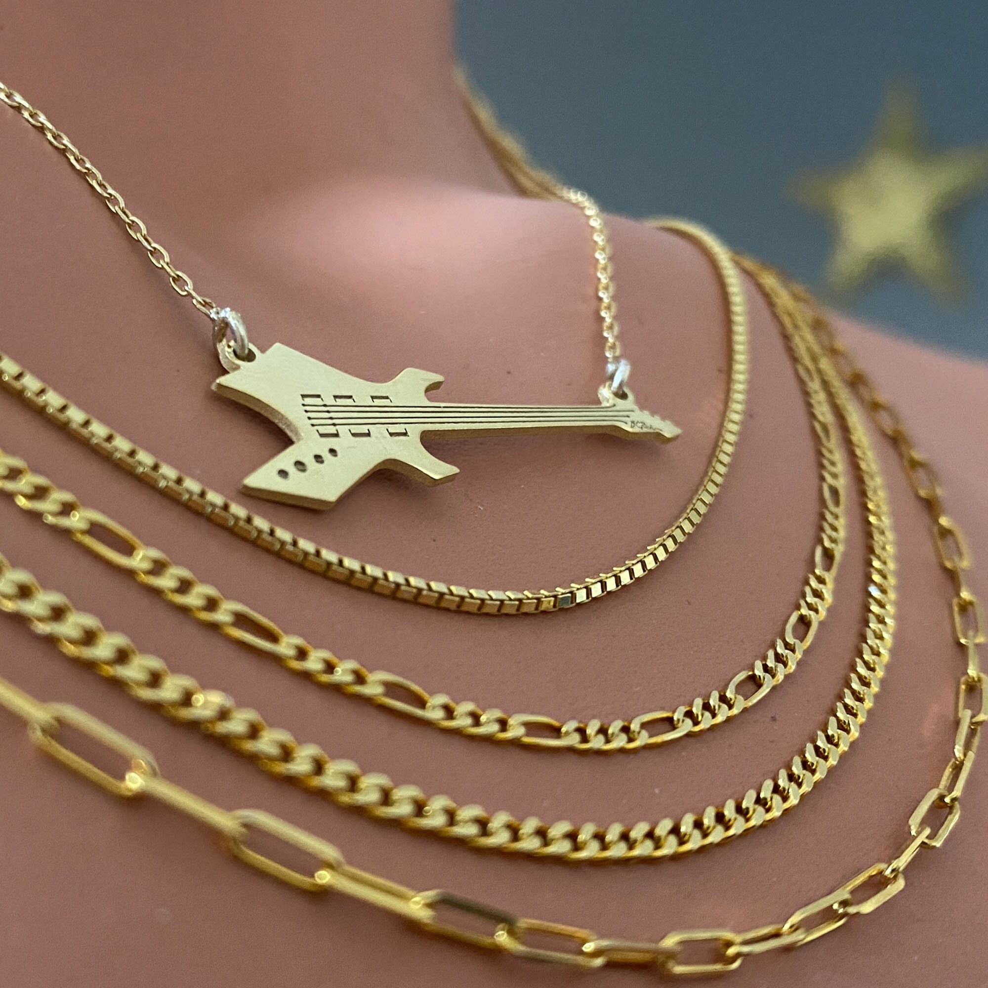 2PC Stranger Things Necklace for Women Round Letter Pendant Necklace A