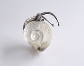 Anillo - escultura Caracol. Plata y resina.