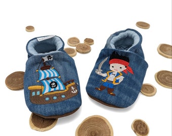 Crawling shoes, vegan crib shoes with pirate, cork sole