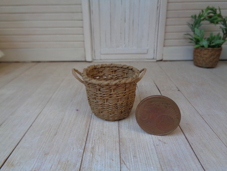 Dollhouse 1:12 Scale Hand Made Miniature Clothes Basket Laundry Basket Toy
