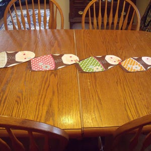nesting dolls table runner