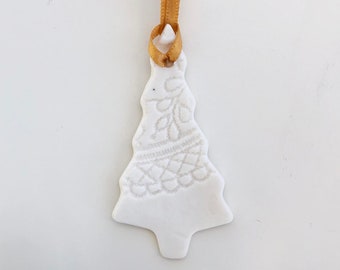 Small Christmas Tree Topper - handmade ceramic porcelain xmas tree tree topper with lace imprint, hanging Christmas decoration, gift tag