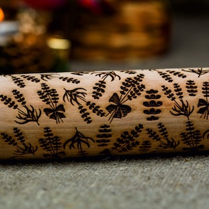 Lavender embossed dough roller Engraved rolling pin Mother&#39;s Day gift Springerle rolling pin Wooden cookie mold Stamp Nudelholz mit blumen