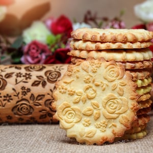 Roses Engraved rolling pin Mother day gift Gingerbread carved mold Gravierter nudelholz Teigroller Gift for her Springerle rolling pin Clay