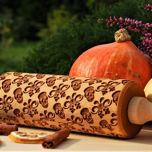 Skulls embossed rolling pin Skulls engraved rolling pin Cookies for Halloween Happy Halloween party gift Textured rolling pin for Baking