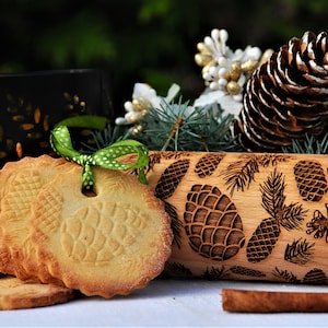 Cedar cones Embossed rolling pin Pine cone Embossing roller Carved Springerle mold Cookie cutters Christmas cookies Textured Gingerbread