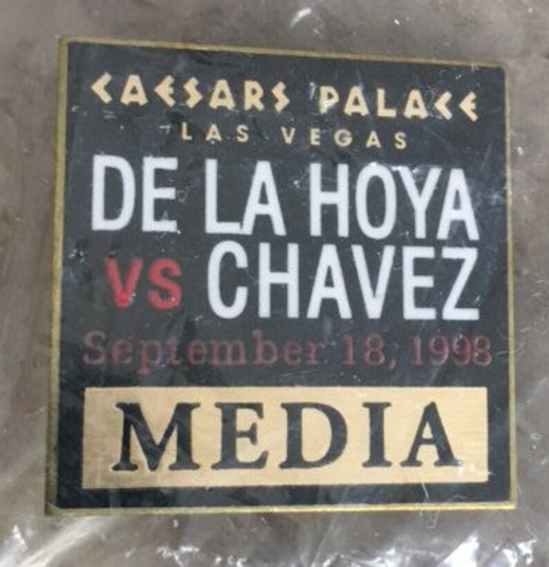 NEW Caesars Palace Las Vegas De La Hoya v Chavez Ultimate Revenge Official MediaPress Pin 1998