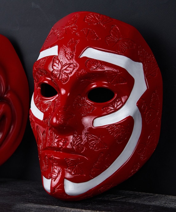 Купить красные маски. Hollywood Undead маски. Hollywood Undead Johnny 3 tears маска. Маска Kurlzz. Красная маска.