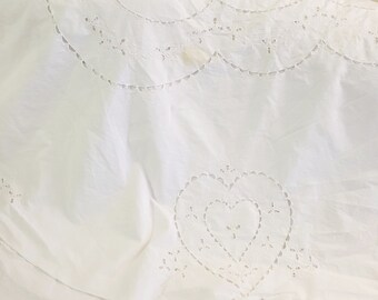 Large vintage tablecloth, scalloped edge tablecloth, maderia cutwork, white tablecloth