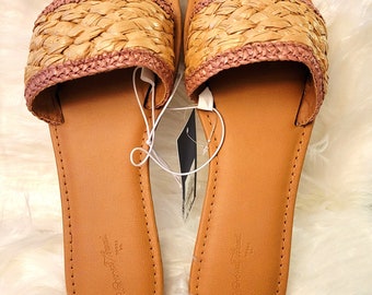 Ladies slides slippers. Size 8.5