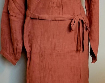 Size med belted brown dress with side pockets and slits