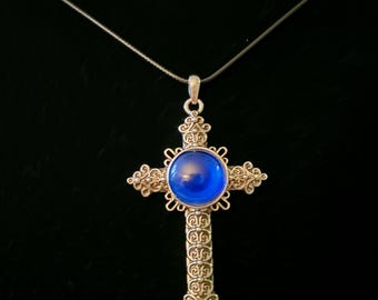 Silver tone Filigree cross necklace with deep blue Cabochon style stone