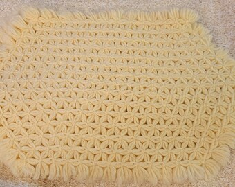 Vintage daisy stitch placemats, Hexagonal shape daisy stitch yarn placemats.