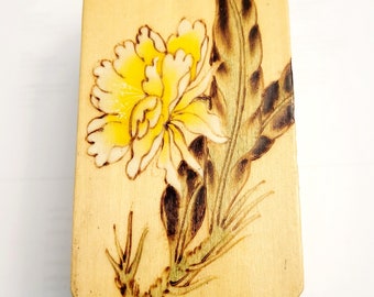 Vintage chinoiserie box, Feather with floral design box,  small fabric lined  box