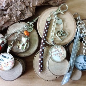 Gepersonaliseerde sleutelhanger, tascharme, 25 mm glazen cabochon, lieve moeder, moeder ik hou van je, liefhebbende moeder, zwart, wit, oranje, Frans tintje