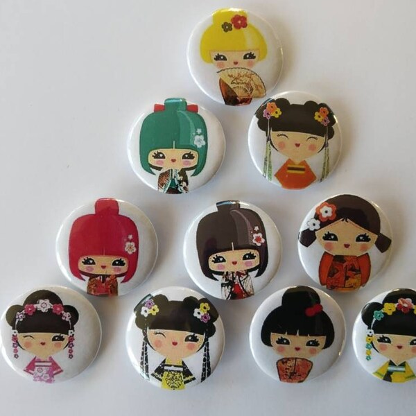 Lot de 3 badges 25mm personnalisés kokeshi colorées, lot au choix, pour enfant ou adulte, trousse, sac, veste