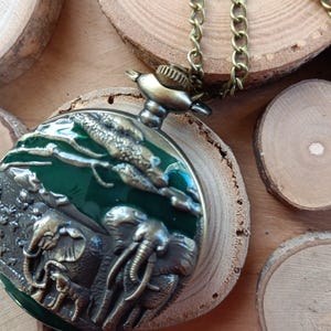 Vintage olifantenhorloge, unisex cadeau, kan als zakhorloge of als lange ketting gedragen worden, circa 4,5 cm in diameter, Franse afwerking, reservebatterij, 70 cm lange ketting