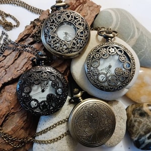 Vintage steampunk horloge met tandwielen, lange ketting of zakhorloge, ca. 4,5 cm in diameter, 70 cm lange ketting, Franse afwerking, reservebatterij, unisex horloge