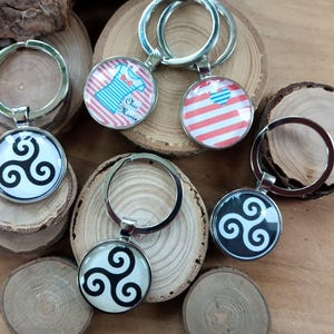 Chaveiro Triskel, símbolo celta, suéter de marinheiro, Bretanha, cabochão de vidro de 3 cm, aço inoxidável, prata, presente misto, toque francês, joia de bolsa