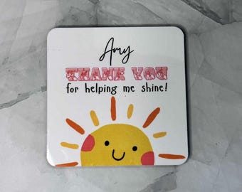 Sottobicchiere personalizzato di ringraziamento per insegnanti, design con motivo a raggi di sole, lingua dei segni britannica (BSL), insegnante di sordi (BSL).