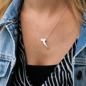 Fait à la main personnalisé carte collier avec pendentif en argent Sterling 925, charme Sketch Map, carte italienne