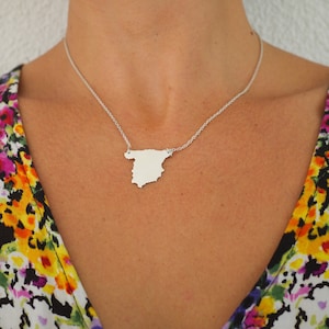 Pendentif de carte d’Espagne personnalisé fait à la main en argent sterling 925, charme de carte à croquis, collier de carte Viva España