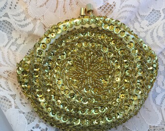 Vintage Mid Century Sequin and Bead Coin Purse with Clasp